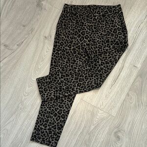 Cabi Style 3393 Leopard Jungle Trouser Pant. Size 10